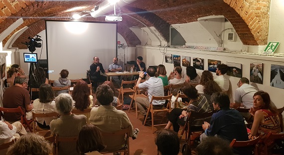 “La bolla e la bestia”: il successo di Salvini? Lo spiega la scienza. VIDEO