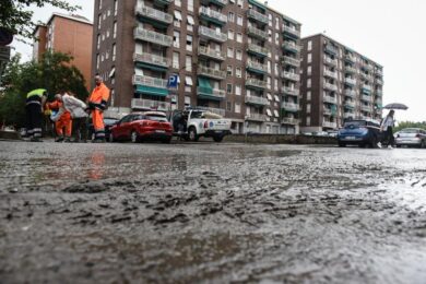 Maltempo, allagamenti e grandine: morto uomo in Piemonte, donna salva a Milano