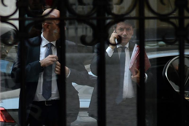Galleria foto 'Procedura Ue, accordo a un passo. Juncker e Conte provano a chiudere' - foto 1