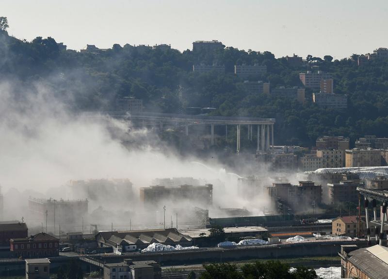 Ponte Morandi non c’è più. Ecco le immagini dell’implosione Ponte Morandi non c’è più. Ecco le immagini dell’implosione