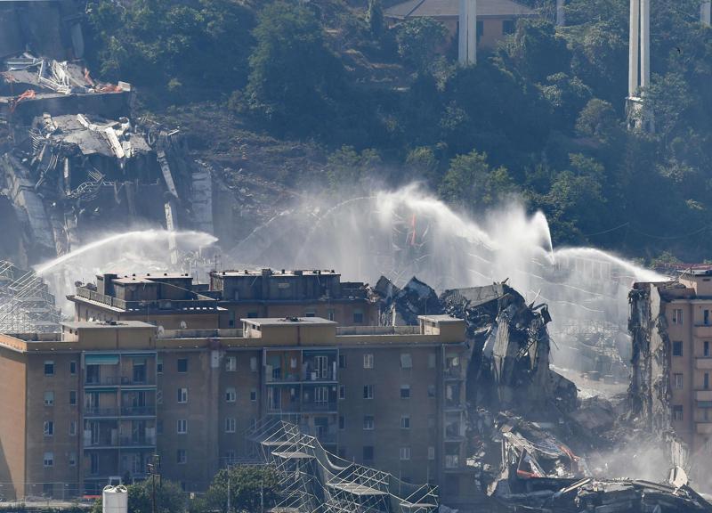 Ponte Morandi non c’è più. Ecco le immagini dell’implosione Ponte Morandi non c’è più. Ecco le immagini dell’implosione