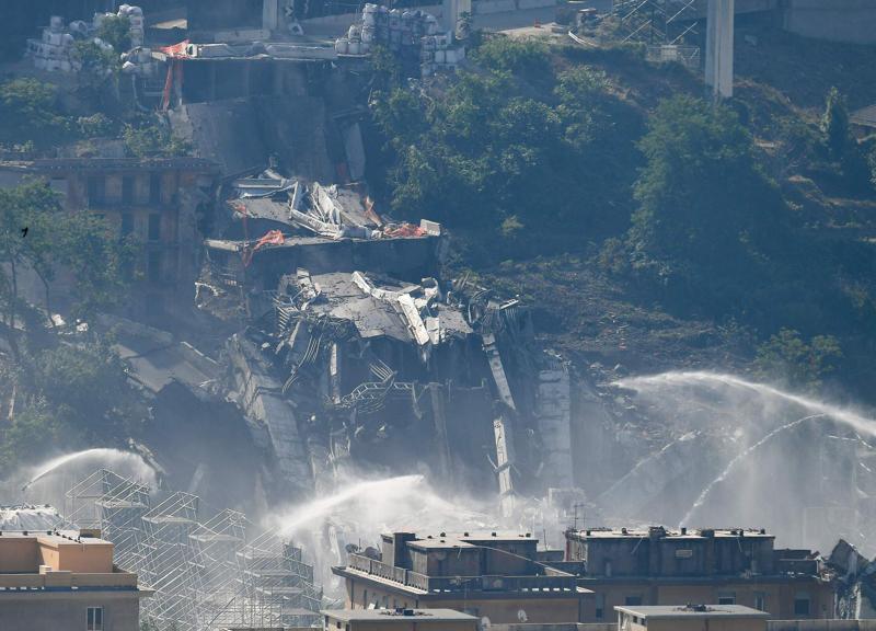 Ponte Morandi non c’è più. Ecco le immagini dell’implosione Ponte Morandi non c’è più. Ecco le immagini dell’implosione