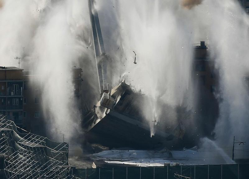 Genova, la fine del Ponte Morandi nel ricordo del boom economico Genova, la fine del Ponte Morandi nel ricordo del boom economico