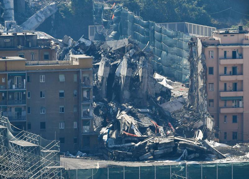 Ponte Morandi non c’è più. Ecco le immagini dell’implosione Ponte Morandi non c’è più. Ecco le immagini dell’implosione