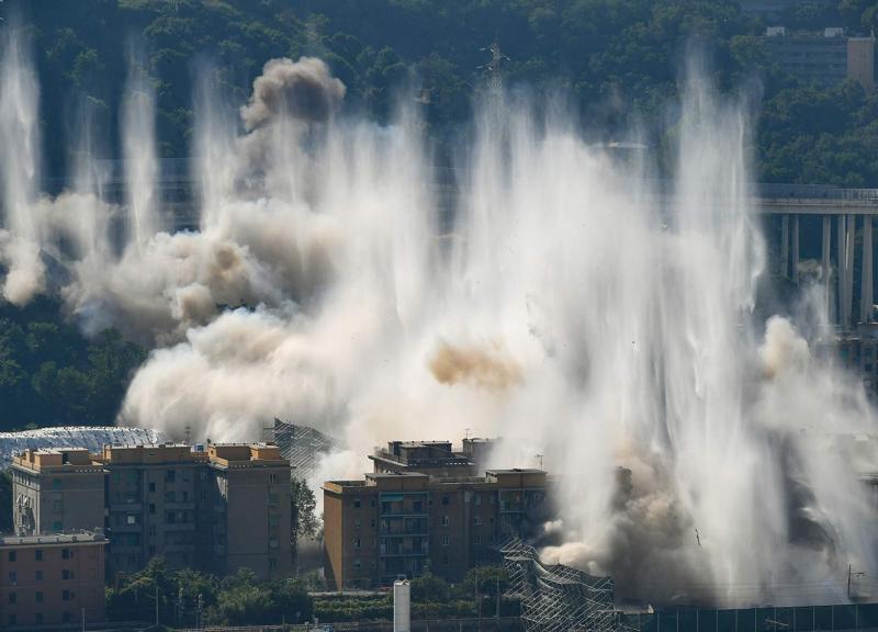 Ponte Morandi non c’è più. Ecco le immagini dell’implosione Ponte Morandi non c’è più. Ecco le immagini dell’implosione
