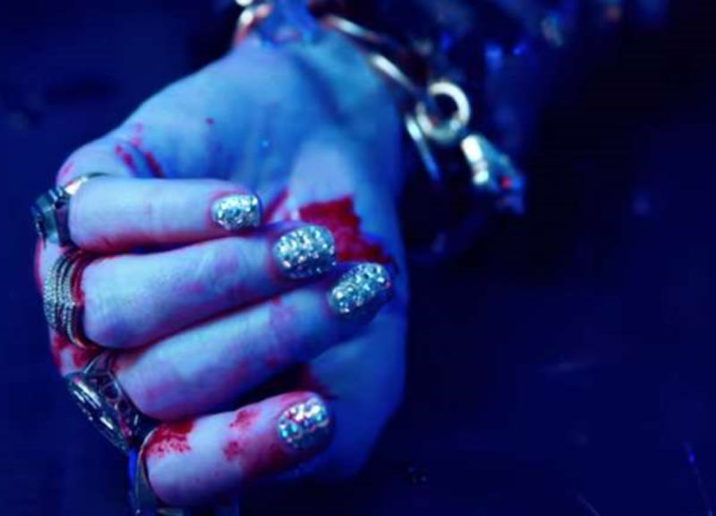 Madonna video choc: spari, cadaveri ammassati e… MADONNA CHE BUFERA!