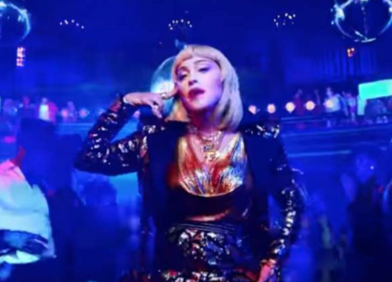 Madonna video choc: spari, cadaveri ammassati e… MADONNA CHE BUFERA!