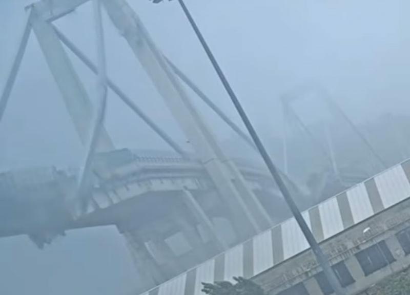 Nuovi video crollo Ponte Genova, le immagini impressionanti Nuovi video crollo Ponte Genova, le immagini impressionanti