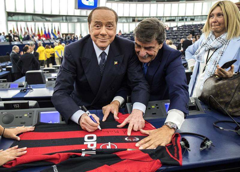 Berlusconi debutta in Parlamento Ue. Le foto Berlusconi debutta in Parlamento Ue. Le foto