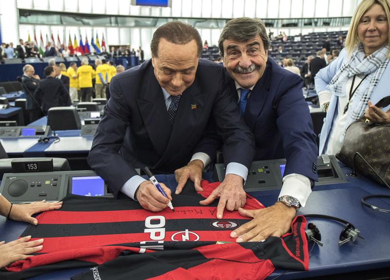 Berlusconi debutta in Parlamento Ue. Le foto Berlusconi debutta in Parlamento Ue. Le foto