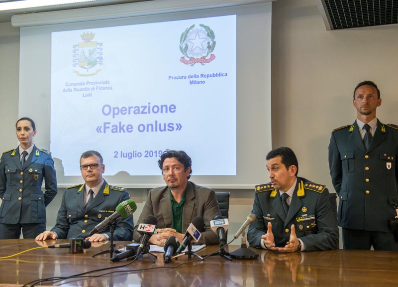 Migranti, onlus a Milano nella bufera, 11 arresti per truffa e autoriciclaggio