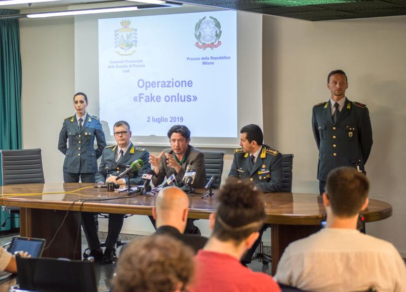 Migranti, onlus a Milano nella bufera, 11 arresti per truffa e autoriciclaggio