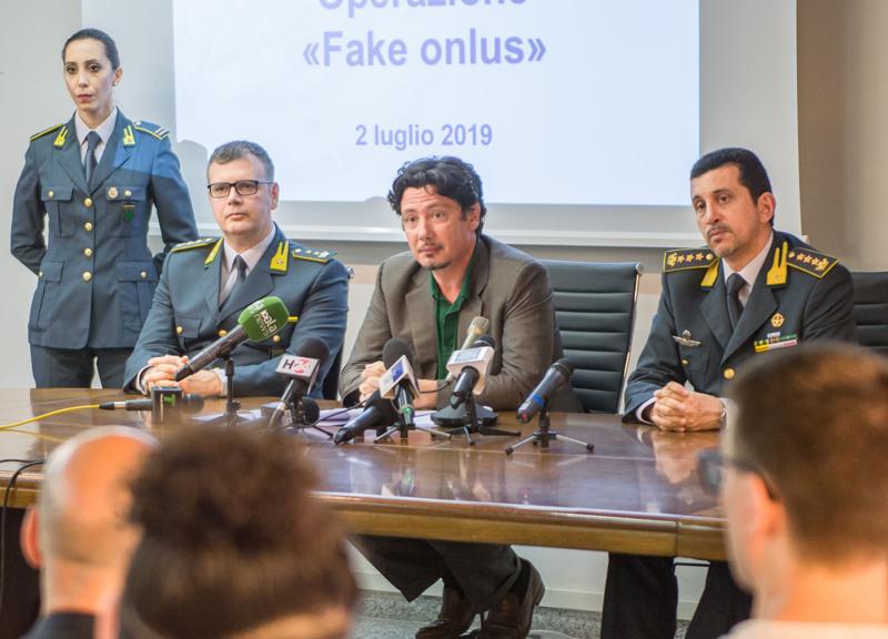 Migranti, onlus a Milano nella bufera, 11 arresti per truffa e autoriciclaggio