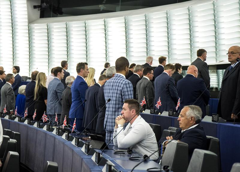 Strasburgo/ Europarlamentari britannici rinuncino ai soldi dei contribuenti Ue Strasburgo/ Europarlamentari britannici rinuncino ai soldi dei contribuenti Ue