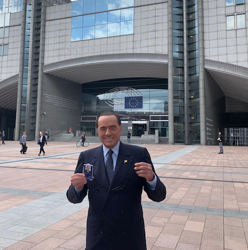 Berlusconi debutta in Parlamento Ue. Le foto Berlusconi debutta in Parlamento Ue. Le foto
