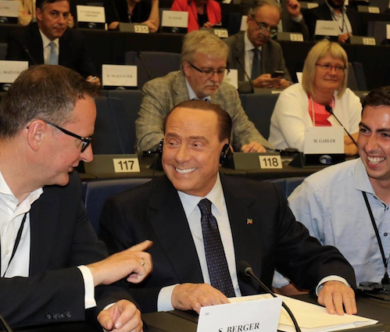 Berlusconi debutta in Parlamento Ue. Le foto