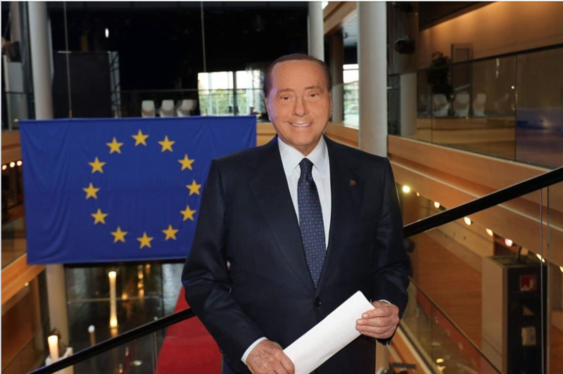 Berlusconi debutta in Parlamento Ue. Le foto Berlusconi debutta in Parlamento Ue. Le foto