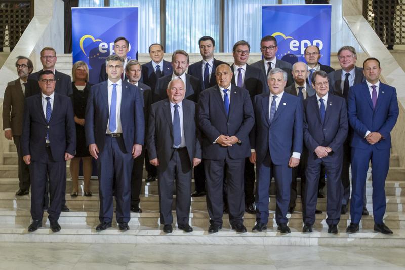 Berlusconi debutta in Parlamento Ue. Le foto Berlusconi debutta in Parlamento Ue. Le foto