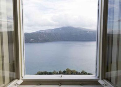 Sesso in cambio di lavoro. Castelgandolfo: mostro di 72 anni abusa di 15enne