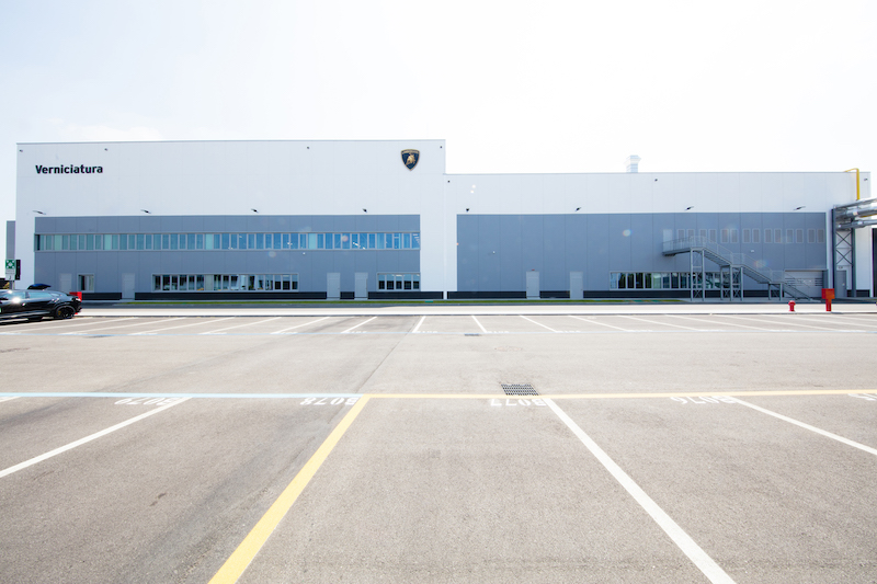 Lamborghini Urus: verniciature a “intelligenza artificiale”
