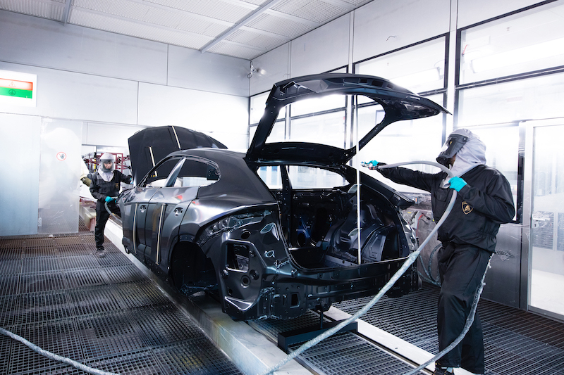 Lamborghini Urus: verniciature a “intelligenza artificiale”