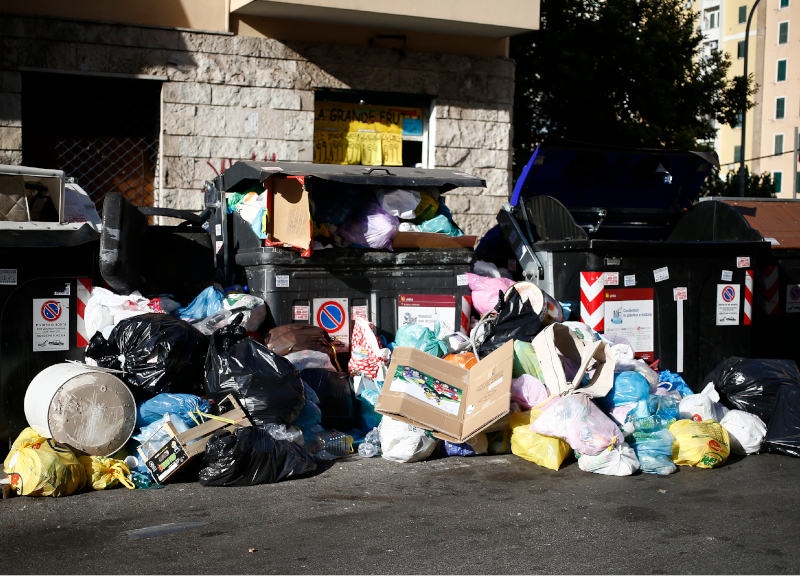 Pd e M5S, guerra all’ultimo cassonetto. Zingaretti: “No rifiuti fuori Regione” Pd e M5S, guerra all’ultimo cassonetto. Zingaretti: “No rifiuti fuori Regione”