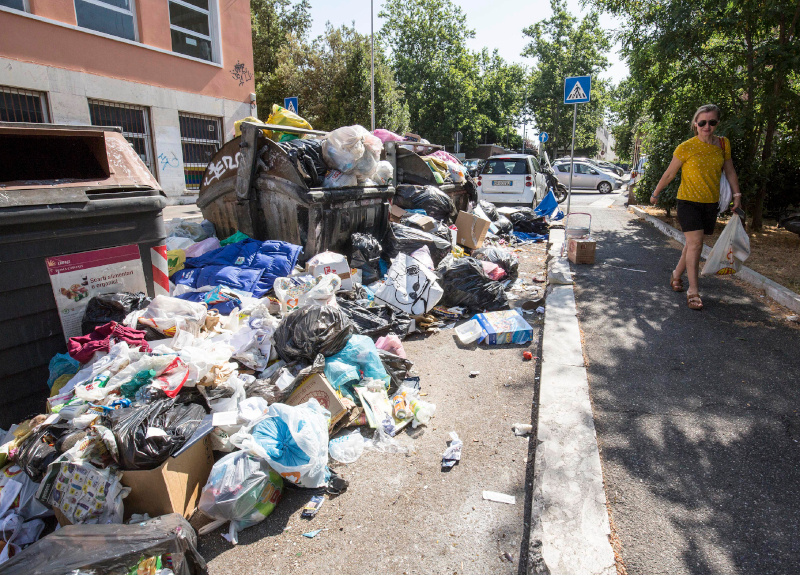 Pd e M5S, guerra all’ultimo cassonetto. Zingaretti: “No rifiuti fuori Regione” Pd e M5S, guerra all’ultimo cassonetto. Zingaretti: “No rifiuti fuori Regione”