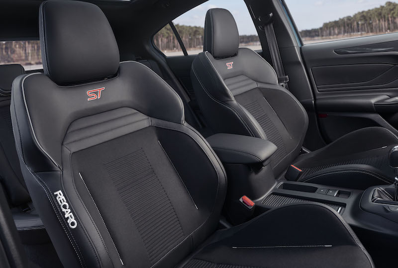 Nuova Ford Focus ST con un motore benzina 2.3 EcoBoost da 280 CV Nuova Ford Focus ST con un motore benzina 2.3 EcoBoost da 280 CV