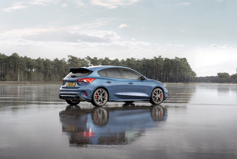 Nuova Ford Focus ST con un motore benzina 2.3 EcoBoost da 280 CV Nuova Ford Focus ST con un motore benzina 2.3 EcoBoost da 280 CV