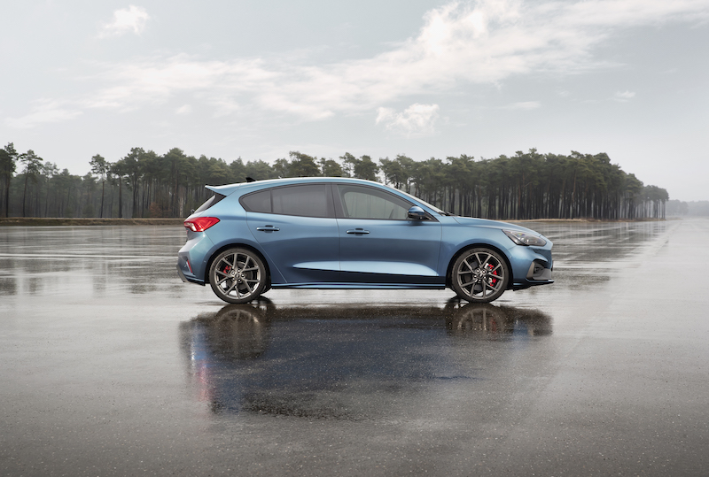 Nuova Ford Focus ST con un motore benzina 2.3 EcoBoost da 280 CV Nuova Ford Focus ST con un motore benzina 2.3 EcoBoost da 280 CV