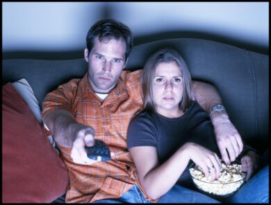 Ascolti Tv, 9 min per scegliere film o serie. Quando i contenuti sono troppi