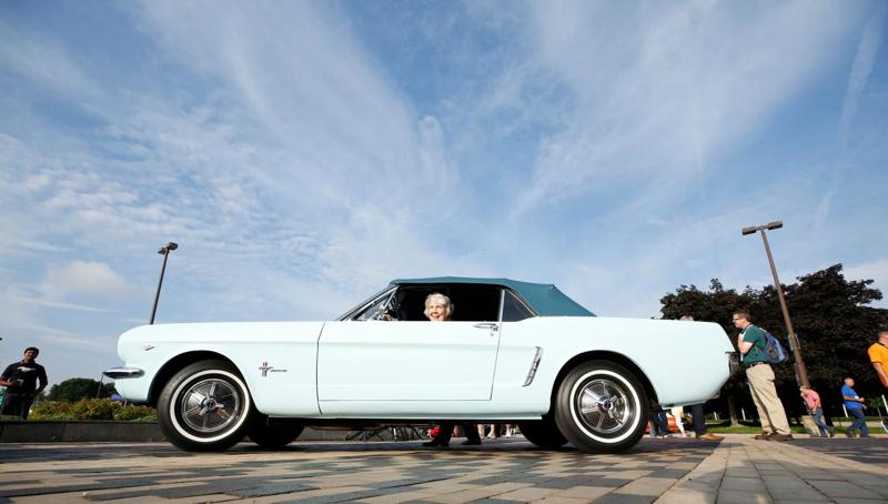 Auto, addio al mito Lee Iacocca. Salvò Chrysler come Marchionne Auto, addio al mito Lee Iacocca. Salvò Chrysler come Marchionne
