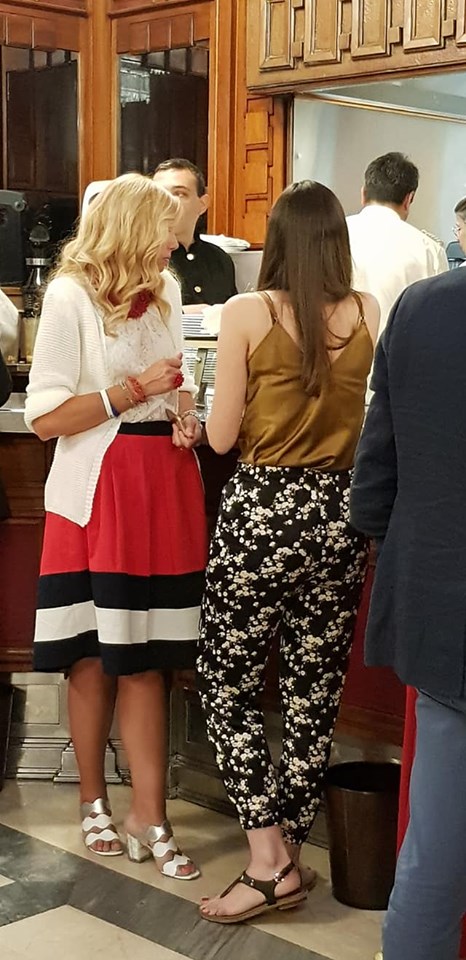 “Onorevoli scollacciate”, Mollicone (FdI) ‘bacchetta’ l’Aula. E’ polemica.FOTO “Onorevoli scollacciate”, Mollicone (FdI) ‘bacchetta’ l’Aula. E’ polemica.FOTO