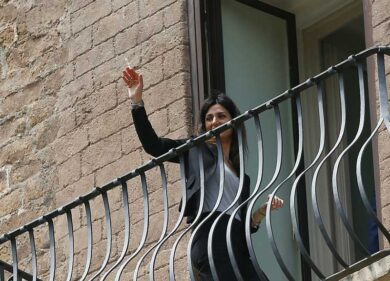 Rifiuti e trasporti: collasso Roma qualità vita, Capitale peggio di Bucarest