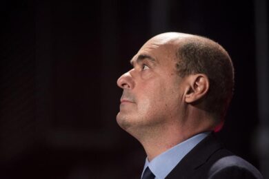 Rifiuti a Roma, “la colpa è di Zingaretti: l’attacco del Blog delle Stelle