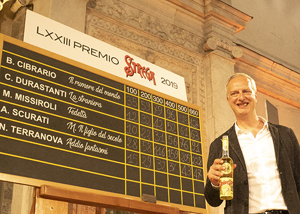 Premio Strega, stravince Scurati con “M. il figlio del secolo” Premio Strega, stravince Scurati con “M. il figlio del secolo”