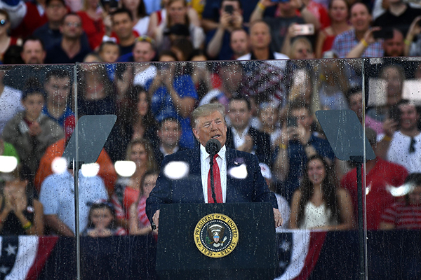 Usa: scontri davanti alla Casa Bianca tra pro-Trump e contestatori