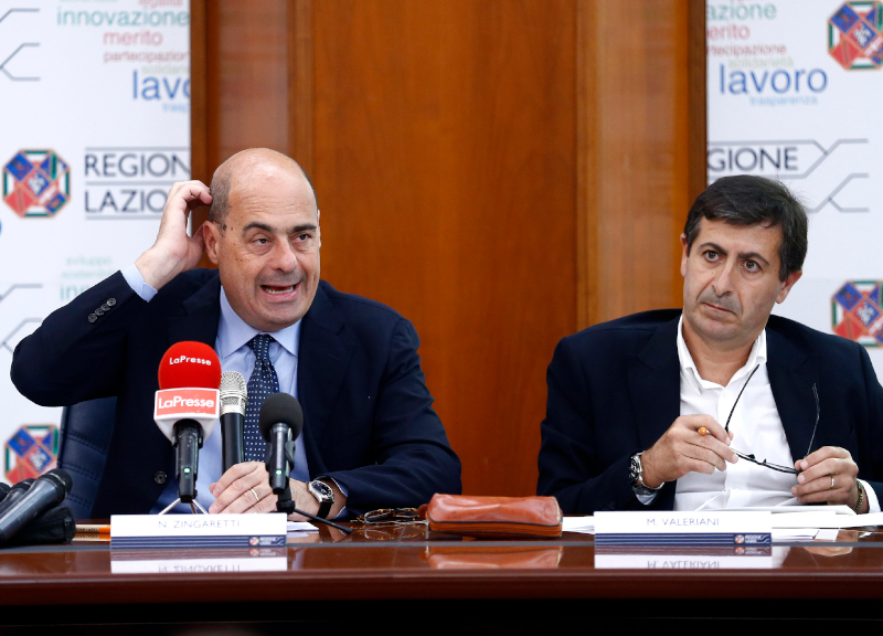 Rifiuti Roma, Zingaretti commissaria Raggi e Ama: “Avete 7 giorni per pulire” Rifiuti Roma, Zingaretti commissaria Raggi e Ama: “Avete 7 giorni per pulire”