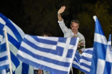 Grecia, la destra di Mitsotakis avanti. La sua ricetta? Taglio tasse e spese