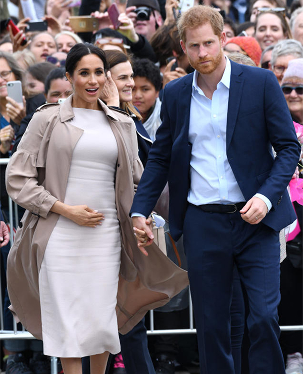 Meghan e Harry battezzano baby Archie. Ma c’è il “giallo” della regina. FOTO