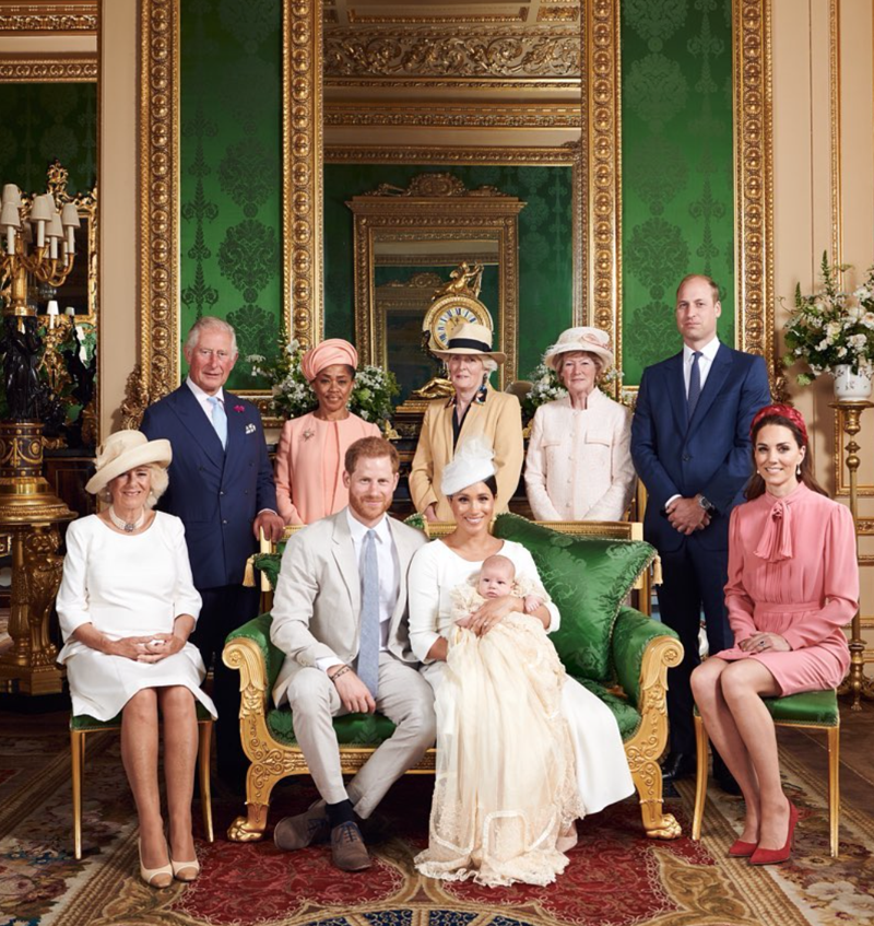 Meghan e Harry battezzano baby Archie. Ma c’è il “giallo” della regina. FOTO