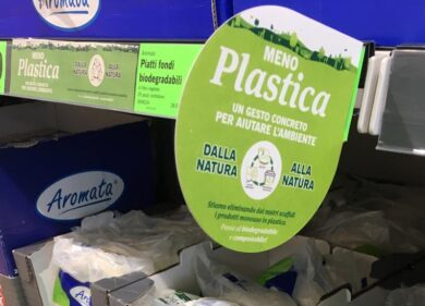 Lidl, al bando le stoviglie monouso. Via 2.000 t di plastica dagli scaffali