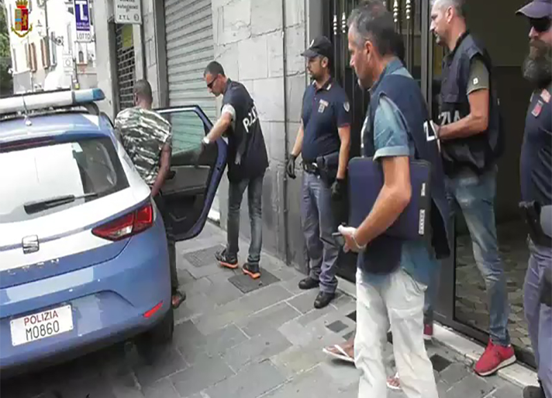 Galleria foto 'Emilia Romagna, tratta di esseri umani: 9 arresti. Rituali per far prostituire' - foto 1
