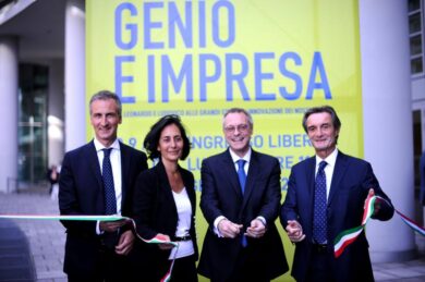 Conte in visita alla mostra  ‘Genio e Impresa’ insieme a Fontana