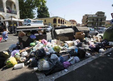 Roma tra i rifiuti, l’Inghilterra se la ride. Stroncati dal Financial Times