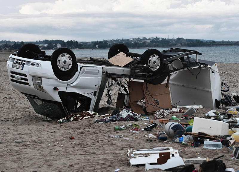Grecia, 6 turisti morti e 30 feriti per una violenta grandinata Grecia, 6 turisti morti e 30 feriti per una violenta grandinata
