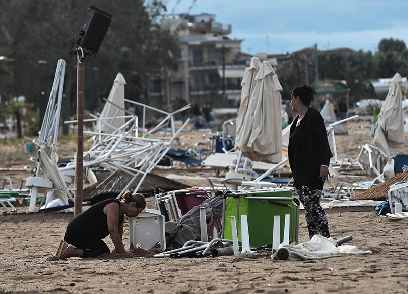 Grecia, 6 turisti morti e 30 feriti per una violenta grandinata Grecia, 6 turisti morti e 30 feriti per una violenta grandinata