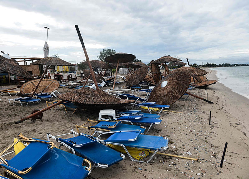 Grecia, 6 turisti morti e 30 feriti per una violenta grandinata Grecia, 6 turisti morti e 30 feriti per una violenta grandinata