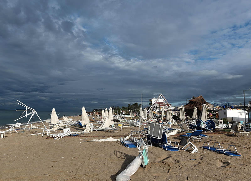 Grecia, 6 turisti morti e 30 feriti per una violenta grandinata Grecia, 6 turisti morti e 30 feriti per una violenta grandinata