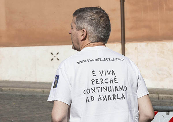 Emanuela Orlandi, si aprono due tombe al cimitero teutonico: sono vuote Emanuela Orlandi, si aprono due tombe al cimitero teutonico: sono vuote